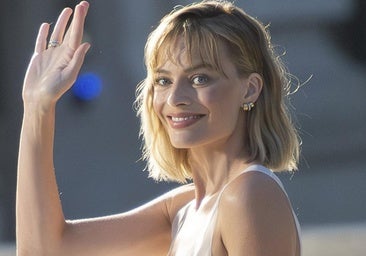 Margot Robbie se suma al corte de moda: un bob largo con flequillo y efecto rejuvenecedor